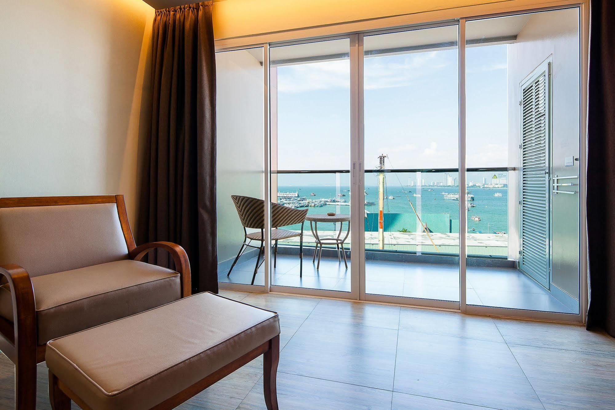 Balihai Bay Pattaya Exterior photo